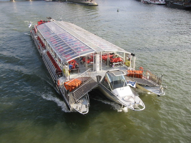 Seine cruiseboat