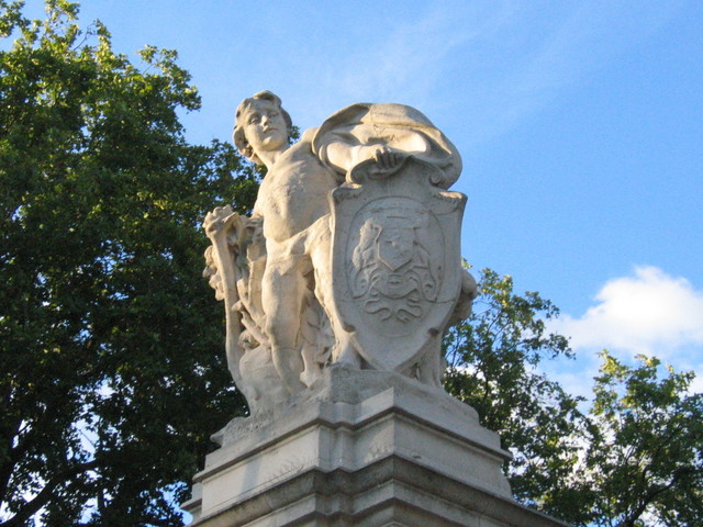 Statue at Buckingham